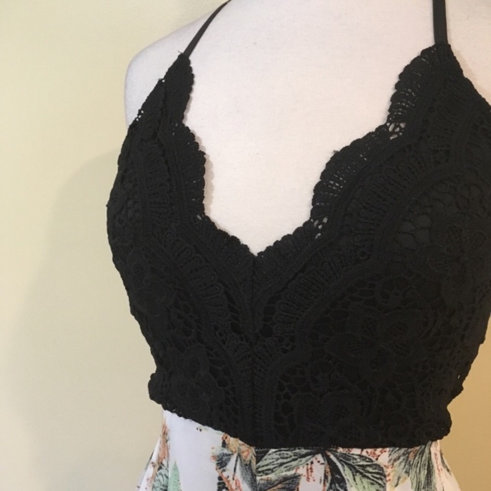 Black Lace Cross Back Floral Romper - Picture 4 of 6